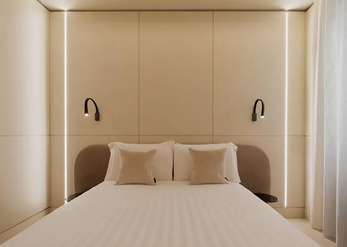 Konukevi Tritone Luxury Piazza Navona Roma